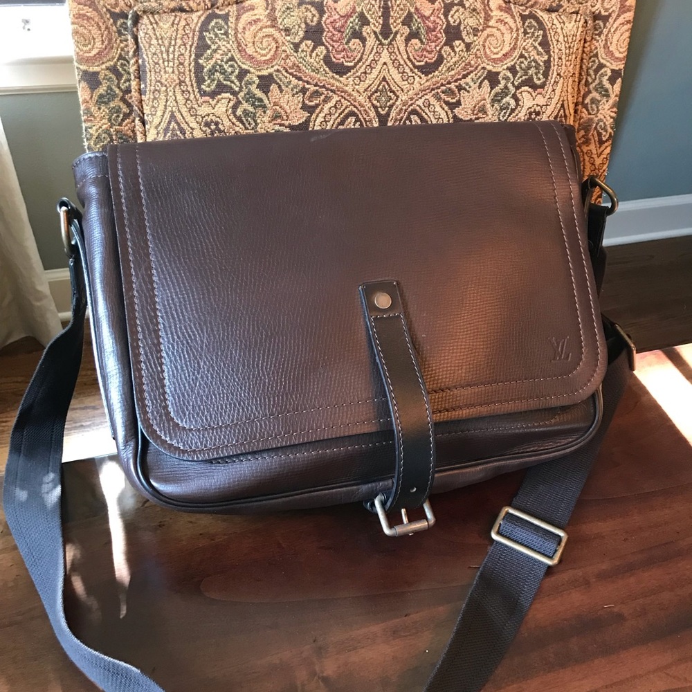 Louis Vuitton Utah Messenger Bag